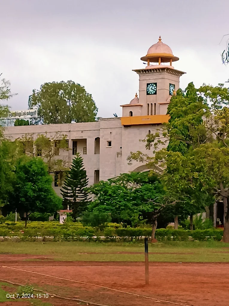 Alagappa Chettiar College of Engineering and Technology campus gallery image 2