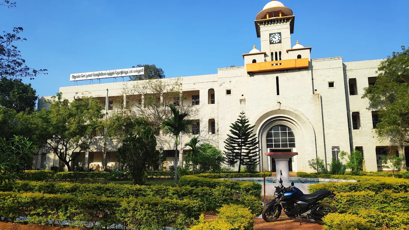 Alagappa Chettiar College of Engineering and Technology campus gallery image 3