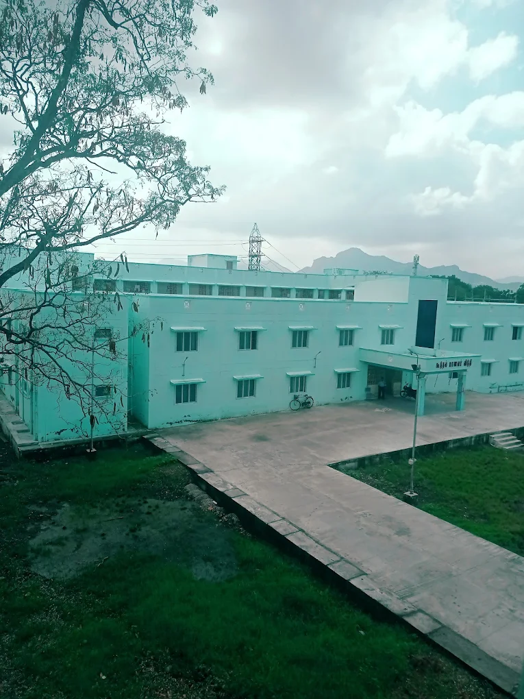 Thanthai Periyar Government Institute of Technology campus gallery image 3