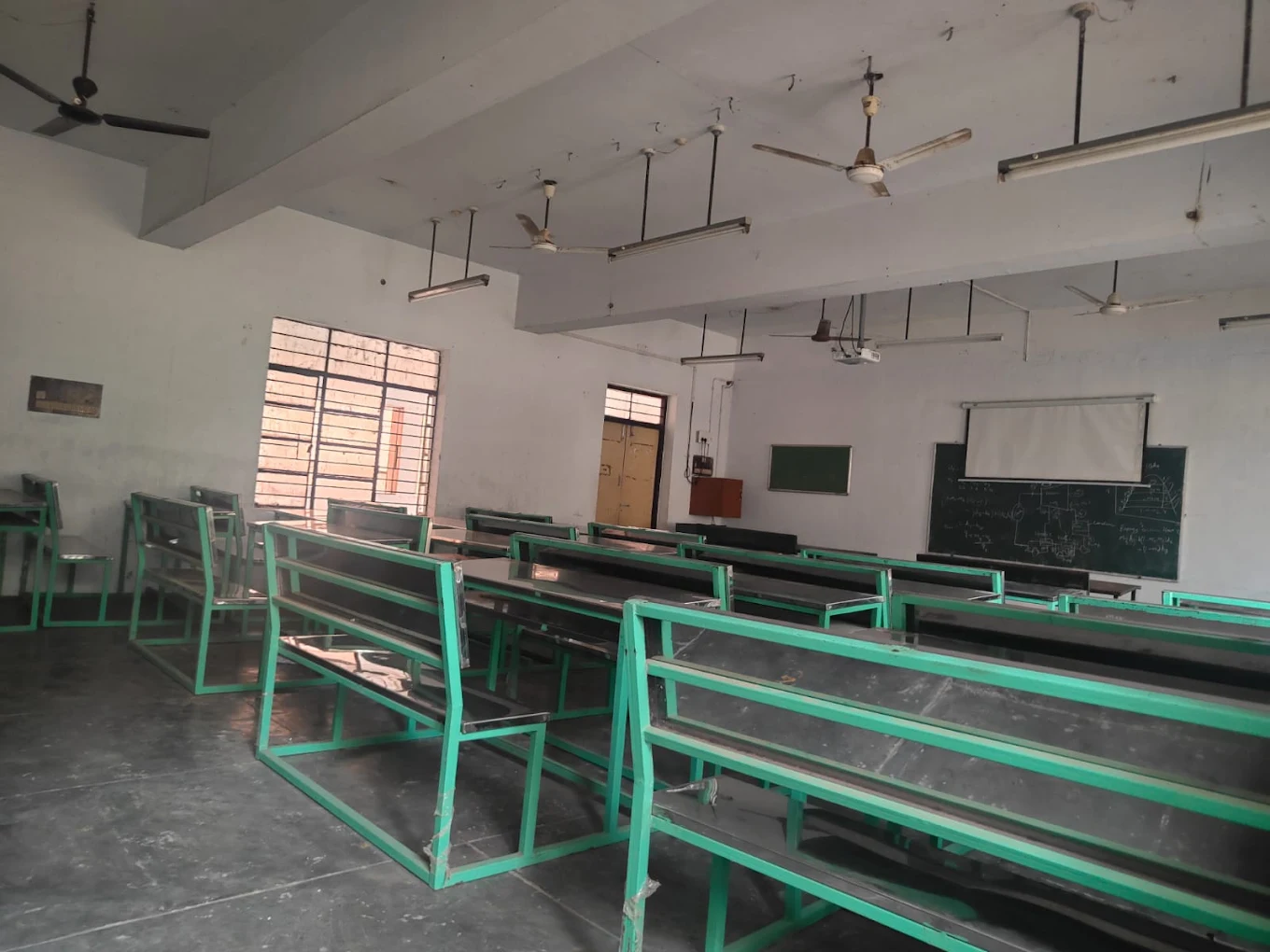 Thanthai Periyar Government Institute of Technology campus gallery image 5