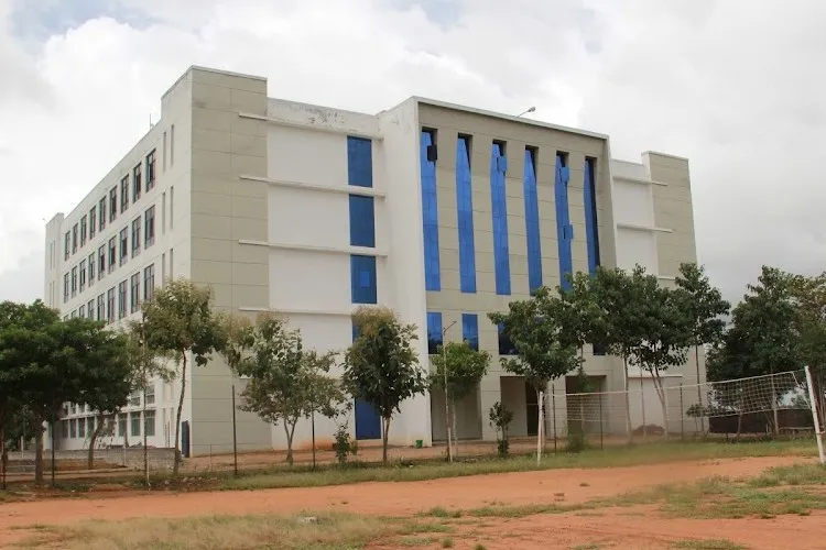 Indra Ganesan College of Engineering campus gallery image 2