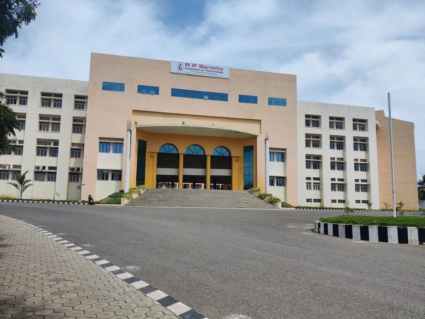 R.P. Sarathy Institute of Technology campus gallery image 1