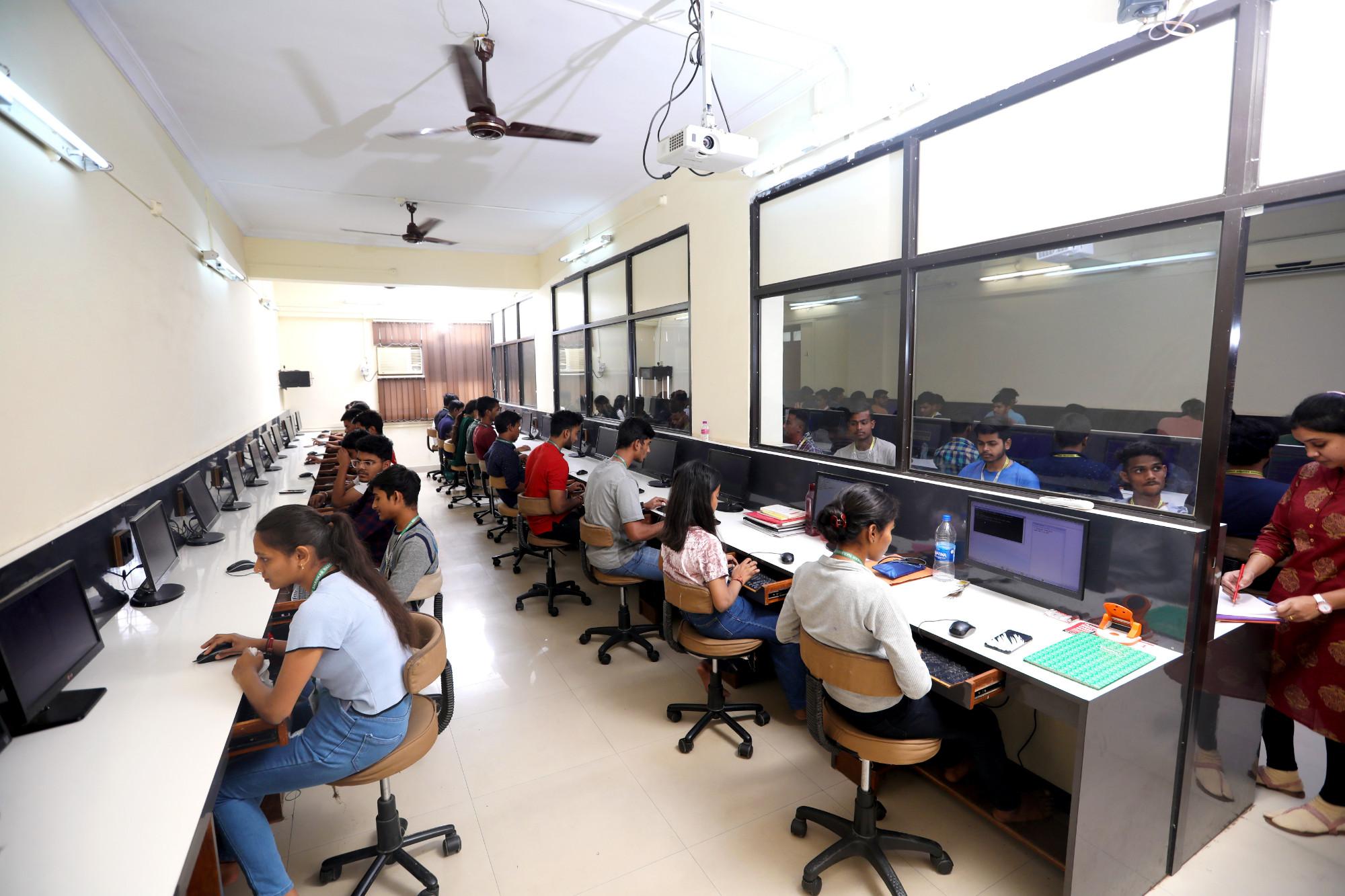 Saranathan College of Engineering (SCE) placement image